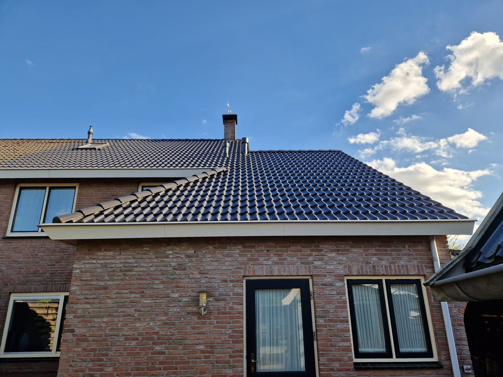 Schoon dak met dakreiniging